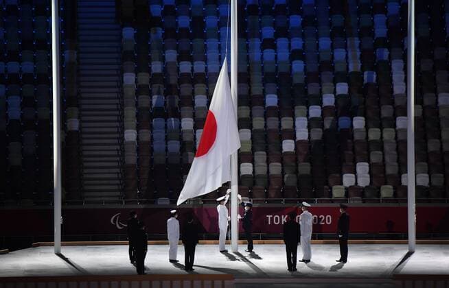 Sport Bilder des Tages 6643672 05.09.2021 Japanese flag is raised during the closing ceremony of the Tokyo 2020 Paralympic Games in Tokyo, Japan. Ilya Pitalev Sputnik Japan Paralympics 2020 Closing Ceremony  c17d3e89aef78055