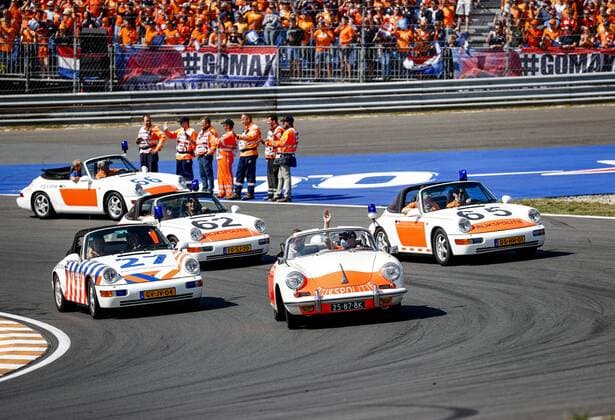 ZANDVOORT Old police cars of the national police during the drivers parade prior to the Dutch Grand Prix on the Zandvoort circuit KOEN VAN WEEL Grand Prix xVIxANPxSportx xxANPxIVx 436896844