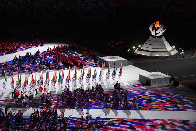 Sport Bilder des Tages 6643711 05.09.2021 Volunteers carry flags of participating countries during the closing ceremony of the Tokyo 2020 Paralympic Games at the Olympic Stadium in Tokyo, Japan. Ilya Pitalev Sputnik Japan Paralympics 2020 Closing Ceremony  18b771f1be33ac6