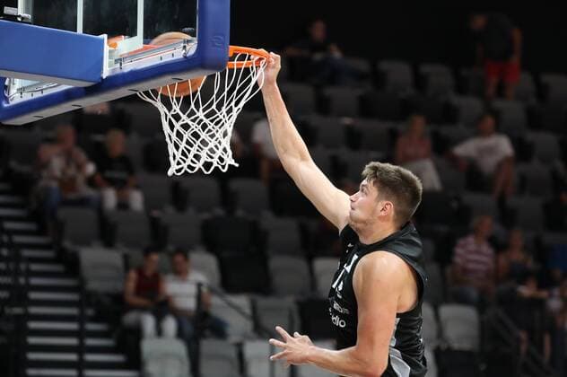 05 09 2021 Basketball Season 2021 2022 EMS Cup Game for 3rd Place Nürnberg Falcons Basketball Club NBC Science City Jena DaMa Jonathan Maier 13, Nürnberg Falcons BC NBC with Dunking