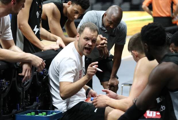 05 09 2021 Basketball Season 2021 2022 EMS Cup Game for 3rd Place Nürnberg Falcons Basketball Club NBC Science City Jena DaMa Vytautas Buzas Coach Headcoach Nürnberg Falcons BC NBC Gives Instructions to Team Team