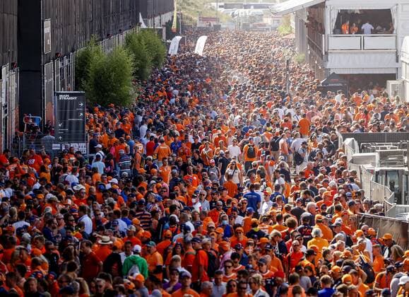 ZANDVOORT Crowds on the site of the Dutch Grand Prix at the Zandvoort circuit REMKO DE WAAL Grand Prix xVIxANPxSportx xxANPxIVx 436898622