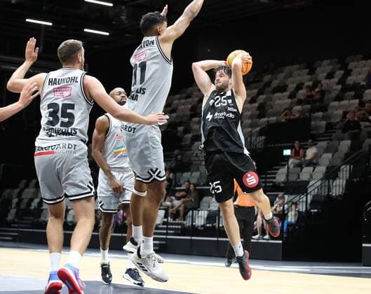 05 09 2021 Basketball Season 2021 2022 EMS Cup Game for 3rd Place Nürnberg Falcons Basketball Club NBC Science City Jena DaMa Staphan Haukohl 35, Science City Jena Rayshawn Simmons 11, Science City Jena Tim Köpple Koepple 25, Nürnberg Falcons BC NBC