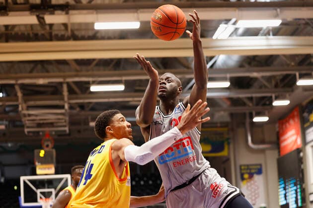 05 09 2021, Basketball, REWE Cup 2021, Match for 3rd place, Phoenix Hagen JobStairs Giessen 46er, GER, Hagen, Krollmann Arena Picture v li Karrington Ward Phoenix Hagen and Rawle Alkins Giessen 46ers DFL REGULATIONS PROHIBIT ANY USE OF PHOTOGRAPHS AS IMAGE SEQUENCES AND OR QUASI VIDEO Copyright: HMBxMedia xHeikoxBecker