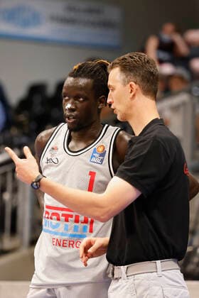05 09 2021, Basketball, REWE Cup 2021, 3rd place match, Phoenix Hagen JobStairs Giessen 46ers, GER, Hagen, Krollmann Arena Picture from left Nuni Omot Giessen 46ers and coach Pete Strobl Giessen 46ers DFL REGULATIONS PROHIBIT ANY USE OF PHOTOGRAPHS AS IMAGE SEQUENCES AND OR QUASI VIDEO Copyright: HMBxMedia xHeikoxBecker
