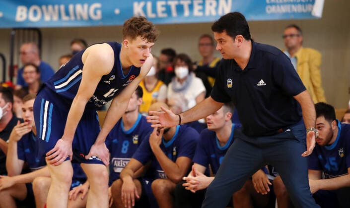 Christoph Tilly, coach Israel Gonzales talking sports basketball test match BBL Bundesliga men season 2021 2022 05 09 2021 ALBA Berlin vs Bakken Bears