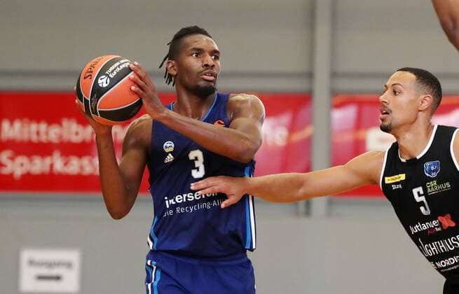 Jaleen Smith, Ryan Evans action game scene duel sports basketball test game BBL Bundesliga men season 2021 2022 05 09 2021 ALBA Berlin vs Bakken Bears