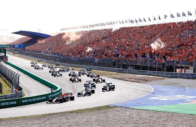 Start, 33 Max Verstappen NED, Red Bull Racing , 44 Lewis Hamilton GBR, Mercedes AMG Petronas F1 Team , 77 Valtteri Bottas FIN, Mercedes AMG Petronas F1 Team , F1 Grand Prix of the Netherlands at Circuit Zandvoort on September 5, 2021 in Zandvoort, Netherlands Photo by HOCH ZWEI Zandvoort Netherlands