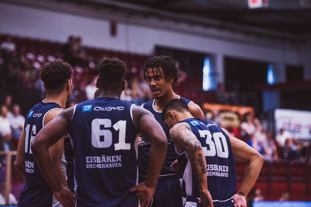Test match Artland Dragons vs Eisbaeren Bremerhaven, 05 09 2021 Jarelle Alexander Reischel Eisbaeren Bremerhaven, 16 , Armani Moore Eisbaeren Bremerhaven, 61 , Kevin Yebo Eisbaeren Bremerhaven, 23 , Ethan Alvano Eisbaeren Bremerhaven, 30 Test match Artland Dragons vs Eisbaeren Bremerhaven on 05 09 2021 in Quakenbrueck Artland Arena , Germany, Copyright: xBEAUTIFULxSPORTS Neddermannx