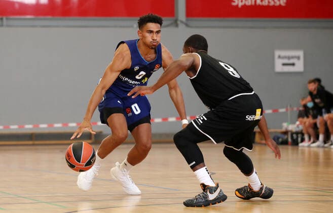 Maodo Lo, Jarred Ogungbemi Jackson action game scene duel sports basketball test game BBL Bundesliga men season 2021 2022 05 09 2021 ALBA Berlin vs Bakken Bears