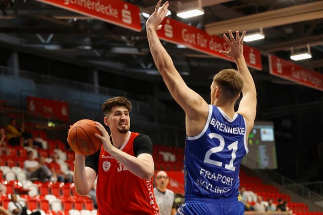 05 09 2021, Basketball, REWE Cup 2021, Final, Fraport Skyliners s Oliver Wuerzburg, GER, Hagen, Krollmann Arena Picture f li Nicolas Carvacho s Oliver Wuerzburg and Lorenz Brenneke Fraport Skyliners DFL REGULATIONS PROHIBIT ANY USE OF PHOTOGRAPHS AS IMAGE SEQUENCES AND OR QUASI VIDEO Copyright: HMBxMedia xHeikoxBecker