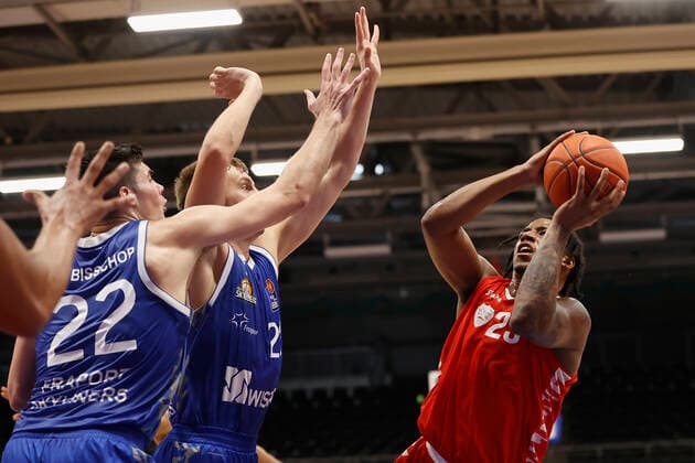 05 09 2021, Basketball, REWE Cup 2021, Final, Fraport Skyliners s Oliver Wuerzburg, GER, Hagen, Krollmann Arena Picture from left Brooks DeBisschop Fraport Skyliners , Lorenz Brenneke Fraport Skyliners and Desi Rodriguez s Oliver Wuerzburg DFL REGULATES PROHIBIT ANY USE OF PHOTOGRAPHS AS IMAGE SEQUENCES AND OR QUASI VIDEO Copyright: HMBxMedia xHeikoxBecker