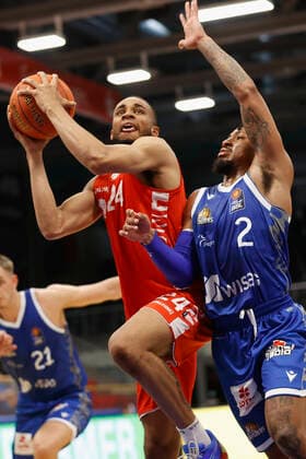 05 09 2021, Basketball, REWE Cup 2021, Final, Fraport Skyliners s Oliver Wuerzburg, GER, Hagen, Krollmann Arena Picture f li Cameron Hunt s Oliver Wuerzburg and Donovan Donaldson Fraport Skyliners DFL REGULATIONS PROHIBIT ANY USE OF PHOTOGRAPHS AS IMAGE SEQUENCES AND OR QUASI VIDEO Copyright: HMBxMedia xHeikoxBecker