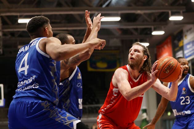 05 09 2021, Basketball, REWE Cup 2021, Final, Fraport Skyliners s Oliver Wuerzburg, GER, Hagen, Krollmann Arena Picture f li Jordan Samare Fraport Skyliners , Rasheed Moore Fraport Skyliners and Craig Moller s Oliver Wuerzburg DFL REGULATIONS PROHIBIT ANY USE OF PHOTOGRAPHS AS IMAGE SEQUENCES AND OR QUASI VIDEO Copyright: HMBxMedia xHeikoxBecker