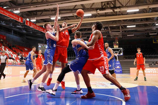 05.09.2021, Basketball, REWE Cup 2021, Finale, Fraport Skyliners - s.Oliver Wuerzburg, GER, Hagen, Krollmann Arena Bild: v. li. Matt Haarms (Fraport Skyliners), Filip Stanic (s.Oliver Wuerzburg), Len Adam Schoormann (Fraport Skyliners) und Desi Rodriguez (s.Oliver Wuerzburg) DFL REGULATIONS PROHIBIT ANY USE OF PHOTOGRAPHS AS IMAGE SEQUENCES AND OR QUASI-VIDEO. Copyright: HMBxMedia xHeikoxBecker