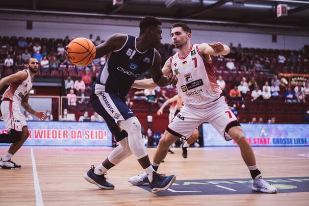 Test match Artland Dragons vs Eisbaeren Bremerhaven, 05 09 2021 Armani Moore Eisbaeren Bremerhaven, 61 , Adrian Breitlauch Artland Dragons, 7 Test match Artland Dragons vs Eisbaeren Bremerhaven on 05 09 2021 in Quakenbrueck Artland Arena , Germany, Copyright: xBEAUTIFULxSPORTS Neddermannx