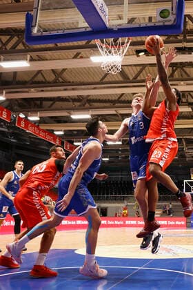 05.09.2021, Basketball, REWE Cup 2021, Finale, Fraport Skyliners - s.Oliver Wuerzburg, GER, Hagen, Krollmann Arena Bild: v. li. Filip Stanic (s.Oliver Wuerzburg), Brooks DeBisschop (Fraport Skyliners), Matt Haarms (Fraport Skyliners), Desi Rodriguez (s.Oliver Wuerzburg), DFL REGULATIONS PROHIBIT ANY USE OF PHOTOGRAPHS AS IMAGE SEQUENCES AND OR QUASI-VIDEO. Copyright: HMBxMedia xHeikoxBecker