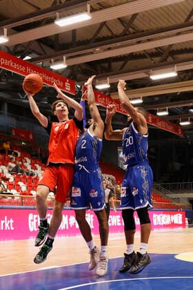 05 09 2021, Basketball, REWE Cup 2021, Final, Fraport Skyliners s Oliver Wuerzburg, GER, Hagen, Krollmann Arena Picture from left Julius Boehmer s Oliver Wuerzburg , Donovan Donaldson Fraport Skyliners and Rasheed Moore Fraport Skyliners DFL REGULATIONS PROHIBIT ANY USE OF PHOTOGRAPHS AS IMAGE SEQUENCES AND OR QUASI VIDEO Copyright: HMBxMedia xHeikoxBecker