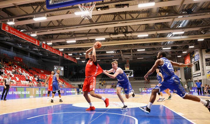 05 09 2021, Basketball, REWE Cup 2021, Final, Fraport Skyliners s Oliver Wuerzburg, GER, Hagen, Krollmann Arena Picture from left Filip Stanic s Oliver Wuerzburg , Matt Haarms Fraport Skyliners and Quantez Robertson Fraport Skyliners DFL REGULATIONS PROHIBIT ANY USE OF PHOTOGRAPHS AS IMAGE SEQUENCES AND OR QUASI VIDEO Copyright: HMBxMedia xHeikoxBecker