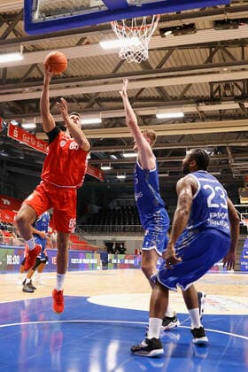 05 09 2021, Basketball, REWE Cup 2021, Final, Fraport Skyliners s Oliver Wuerzburg, GER, Hagen, Krollmann Arena Picture from left Filip Stanic s Oliver Wuerzburg , Matt Haarms Fraport Skyliners and Quantez Robertson Fraport Skyliners DFL REGULATIONS PROHIBIT ANY USE OF PHOTOGRAPHS AS IMAGE SEQUENCES AND OR QUASI VIDEO Copyright: HMBxMedia xHeikoxBecker