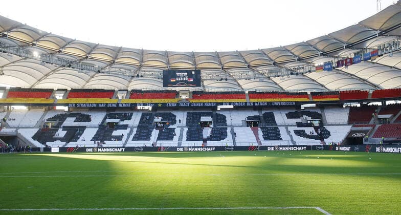 Bilder des Jahres 2021, Sport 09 September Sport Themen der Woche KW35 Sport Bilder des Tages Stuttgart , Fußball WM Qualifikation , Deutschland vs. Armenien , Tribüne mit Plakat für Gerd Müller *** Stuttgart , Soccer World Cup Qualification , Germany vs Armenia , Stand with poster for Gerd Müller