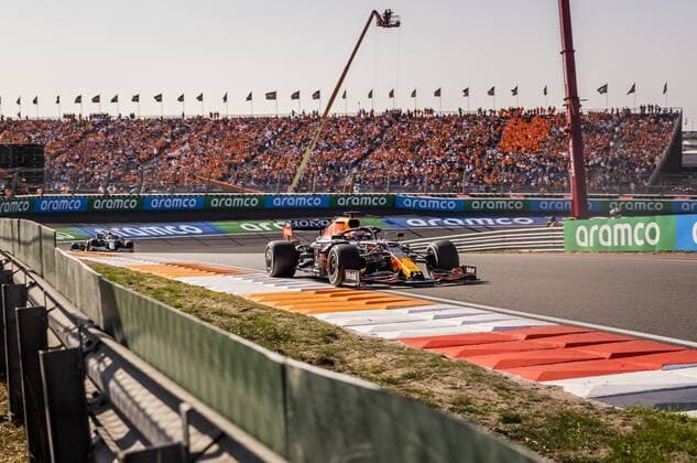 ZANDVOORT Max Verstappen Red Bull Racing in the Hugenholtz corner during the Dutch Grand Prix at the Zandvoort circuit REMKO DE WAAL Grand Prix xVIxANPxSportx xxANPxIVx 436915657