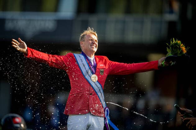Bilder des Jahres 2021, Sport 09 September Sport Themen der Woche KW35 Sport Bilder des Tages 210905 Andre Thieme of Germany celebrates after winning gold in the individual final on day 5 of the Equestrian FEI Jumping European Championship, EM, Europameisterschaft on September 5, 2021 in Riesenbeck. Photo: Petter Arvidson BILDBYRAN kod PA PA0268 fei jumping european championship ridsport equestrian horse jumping jumping bbeng hoppning hästhoppning em jubel *** 210905 Andre Thieme of Germany celebrates after winning gold in the individual final on day 5 of the Equestrian FEI Jumping European Championship on September 5, 2021 in Riesenbeck Photo Petter Arvidson BILDBYRAN kod PA PA0268 fei jumping european championship ridsport equestrian horse jumping jumping bbeng hoppning hästhoppning em jubel,  Copyright: PETTERxARVIDSON BB210905PA074