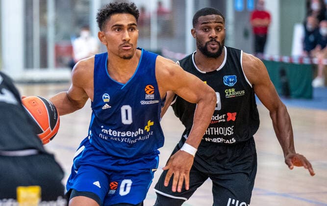 Oranienburg, 05 09 21, Basketball Test Games, ALBA Berlin Bakken Bears, MBS Arena Oranienburg ALBAs Maodo Lo l fights for the ball against Tylor Ongwae of Bakken Bears ALBA Berlin Bakken Bears