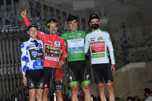 Radsport, Vuelta a Espana, Siegerehrung in Santiago de Compostela 05-09-2021 Vuelta A Espana; Tappa 21 Padron - Santiago De Compostela; 2021, Bahrain - Victorious; 2021, Dsm; 2021, Deceuninck - Quick Step; Roglic, Primoz; Storer, Michale; Jakobsen, Fabio; Mader, Gino; Santiago De Compostela; 