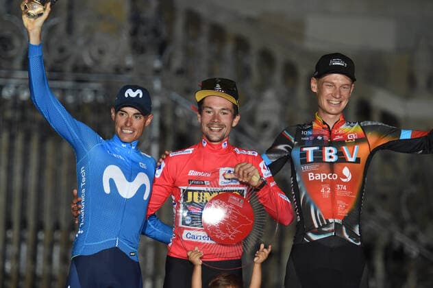 Radsport, Vuelta a Espana, Siegerehrung in Santiago de Compostela 05-09-2021 Vuelta A Espana; Tappa 21 Padron - Santiago De Compostela; 2021, Movistar; 2021, Jumbo - Visma; 2021, Bahrain - Victorious; Roglic, Primoz; Mas, Enric; Haig, Jack; Santiago De Compostela; 