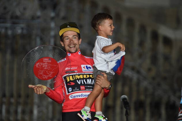 Radsport, Vuelta a Espana, Siegerehrung in Santiago de Compostela 05-09-2021 Vuelta A Espana; Tappa 21 Padron - Santiago De Compostela; 2021, Jumbo - Visma; Roglic, Primoz; Figlio Roglic, Primoz; Santiago De Compostela; 