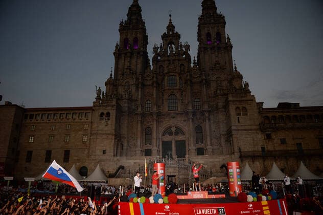 Radsport, Vuelta a Espana, Gesamtsieger Primoz Roglic 05-09-2021 Vuelta A Espana; Tappa 21 Padron - Santiago De Compostela; 2021, Jumbo - Visma; Roglic, Primoz; Santiago De Compostela; 