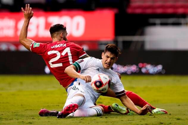 Costa Rica s Jonathan Moya (L) in action against Mexico s Cesar Montes during a match amid Concacaf qualifiers for the Qatar 2022 World Cup, at the National Stadium in San Jose, Costa Rica, 05 September 2021. Costa Rica - Mexico !ACHTUNG: NUR REDAKTIONELLE NUTZUNG!  Copyright: xJeffreyxArguedasx AMDEP9422 20210906-7e4fb6bdea14c7aaa30e894d79dba8320dec3ba3