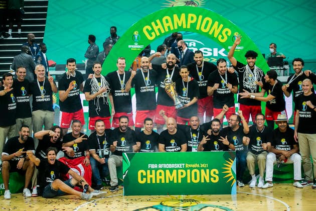 Basketball, Afrika-Meisterschaft, Finale, Tunesien - Elfenbeinküste (210906) -- KIGALI, Sept. 6, 2021 -- Team Tunisia pose after winning the final match between Tunisia and Cote d Ivoire at 2021 FIBA African Basketball Championship in Kigali, Rwanda, Sept. 5, 2021. (Photo by Xinhua) (SP)RWANDA-KIGALI-2021 AFRICAN BASKETBALL CHAMPIONSHIP-FINAL CyrilxNdegeya 