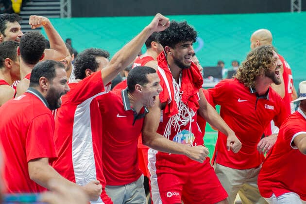 Basketball, Afrika-Meisterschaft, Finale, Tunesien - Elfenbeinküste (210906) -- KIGALI, Sept. 6, 2021 -- Players of Tunisia celebrate victory after the final match between Tunisia and Cote d Ivoire at 2021 FIBA African Basketball Championship in Kigali, Rwanda, Sept. 5, 2021. (Photo by Xinhua) (SP)RWANDA-KIGALI-2021 AFRICAN BASKETBALL CHAMPIONSHIP-FINAL CyrilxNdegeya 