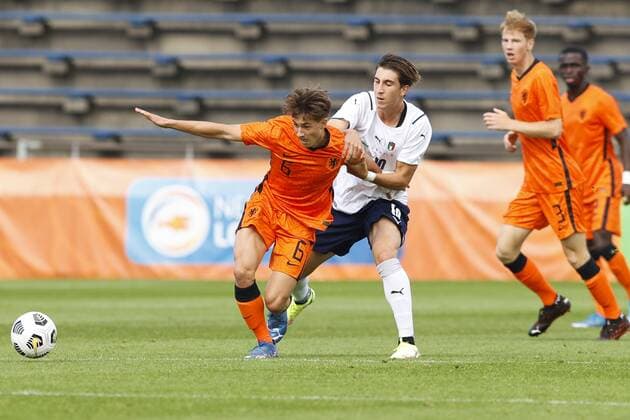 Katwijk , 06-09-2021 , Sportpark Nieuw Zuid , friendly match between Netherlands U19 and Italy U19 , (L-R) Netherland U19 player Lennard Hartjes and Itally U19 player Fabio Miretti Netherlands U19 - Italy U19  x13328269x Copyright: