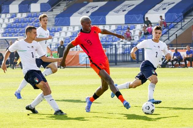 Katwijk , 06-09-2021 , Sportpark Nieuw Zuid , friendly match between Netherlands U19 and Italy U19 , (L-R) Itally U19 player Riccardo Turicchia, Netherland U19 player Emanuel Emegha and Itally U19 player Mattia Zanotti Netherlands U19 - Italy U19  x13330381x Copyright: