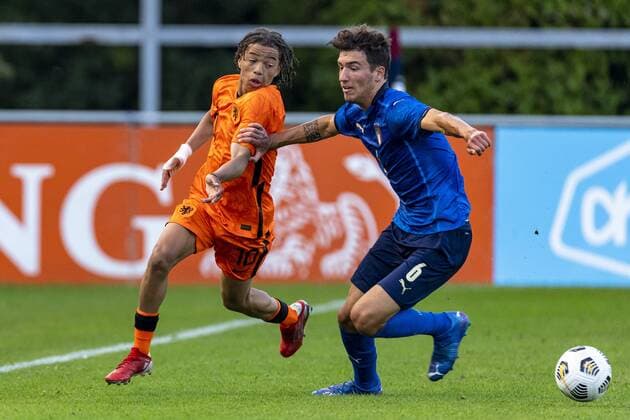 s-GRAVENZANDE, Netherlands, 06-09-2021, season 2021 2022, during the friendly match Netherlands U18 - Italy U18, Netherlands player Jamal Gonzaga (L), Italy player Lacopo Regonesi (R) Netherlands U18 - Italy U18  x13331185x Copyright: