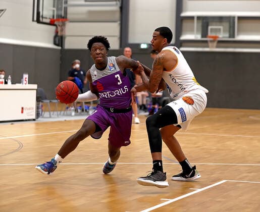 GSD zje123 BBL Easy Ctredit Basketball Season 2021 22 Test Match BG Göttingen Okapi Aalst Göttingens Zack Bryant on the ball gegem Aalst Deontae Hawkins