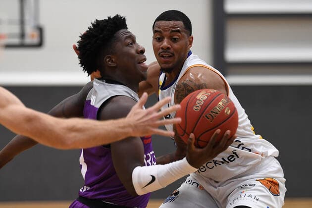 BG Göttingen Okapi BC Aalst 07 09 2021, Basketball Bundesliga, 2021 2022 season, preparation, BG Göttingen Okapi BC Aalst Göttingens Zack Bryant plays against Deontae Hawkins Göttingen Lower Saxony Germany