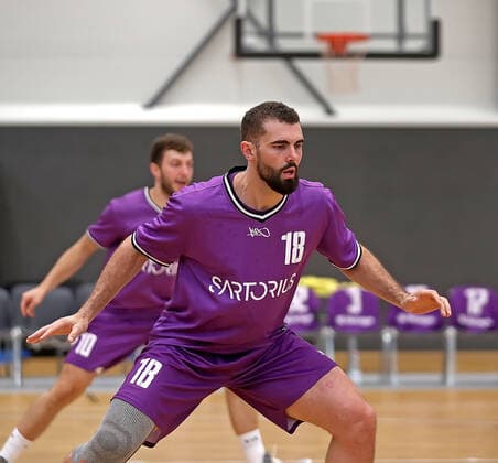 GSD zje123 BBL Easy Ctredit Basketball Saison 2021 22 Testspiel BG Göttingen Okapi Aalst Göttingens Harper Kamp warming up