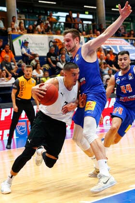 BBL easyCredit Basketball BundesligaPreparation game at Stadthalle Weißenfels for the 2021 2022 season Syntainics MBC vs Medi Bayreuth Johannes Richter Syntainics MBC 8 right Philip Jalalpoor Medi Bayreuth 7 left