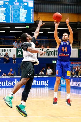 BBL easyCredit Basketball BundesligaPreparatory match at Stadthalle Weißenfels for the 2021 2022 season Syntainics MBC vs Medi Bayreuth Cameron Wells Medi Bayreuth 22 left Nikolas Rebic Syntainics MBC 44 right