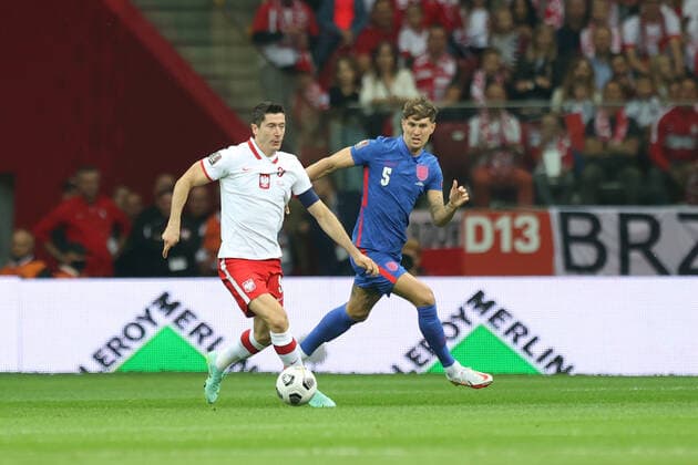 WARSZAWA 08.09.2021 MECZ ELIMINACJE DO MISTRZOSTW SWIATA 2022 GRUPA I: POLSKA - ANGLIA --- FIFA World Cup, WM, Weltmeisterschaft, Fussball 2022 QUALIFYING ROUND GROUP I MATCH IN WARSAW: POLAND - ENGLAND ROBERT LEWANDOWSKI JOHN STONES FOT. PIOTR KUCZA FOTOPYK NEWSPIX.PL --- Newspix.pl  210908PYK0013