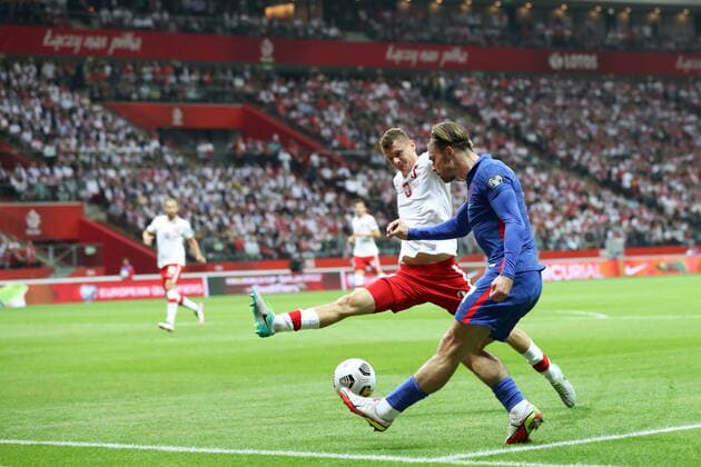 WARSZAWA 08.09.2021 MECZ ELIMINACJE DO MISTRZOSTW SWIATA 2022 GRUPA I: POLSKA - ANGLIA --- FIFA World Cup, WM, Weltmeisterschaft, Fussball 2022 QUALIFYING ROUND GROUP I MATCH IN WARSAW: POLAND - ENGLAND PAWEL DAWIDOWICZ JACK GREALISH FOT. PIOTR KUCZA FOTOPYK NEWSPIX.PL --- Newspix.pl  210908PYK0027
