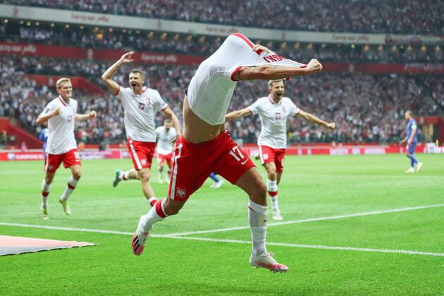 Sport Bilder des Tages WARSZAWA 08.09.2021 MECZ ELIMINACJE DO MISTRZOSTW SWIATA 2022 GRUPA I: POLSKA - ANGLIA 1:1 --- FIFA World Cup, WM, Weltmeisterschaft, Fussball 2022 QUALIFYING ROUND GROUP I MATCH IN WARSAW: POLAND - ENGLAND 1:1 DAMIAN SZYMANSKI FOT. PIOTR KUCZA FOTOPYK NEWSPIX.PL --- Newspix.pl  210908PYK0093