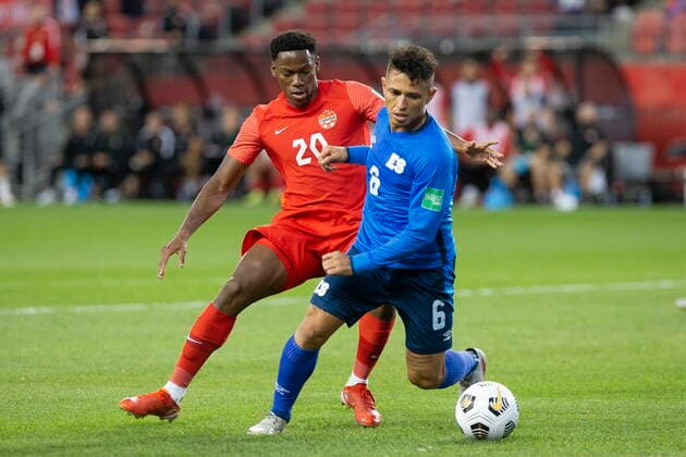 Fußball, WM Quali, Kanada - El Salvador September 8, 2021, Toronto, on, Canada: Canada s Jonathan David (left) battles for the ball with El Salvador s Narciso Orellana during first half World Cup qualifying action in Toronto, on Wednesday, September 8, 2021. Jonathan David; Narciso Orellana  - ZUMAc35_ 20210908_zaf_c35_066 Copyright: xChrisxYoungx