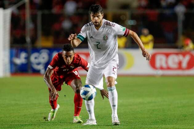 Fußball, WM Quali, Panama - Mexiko Edgar Barcenas (L) of Panama vies for the ball with Nestor Araujo of Mexico during the CONCACAF qualifiers to Qatar 2022 World Cup soccer match between Panama and Mexico at Rommel Fernandez stadium in Panama City, Panama, 08 September 2021. Panama vs. Mexico !ACHTUNG: NUR REDAKTIONELLE NUTZUNG!  Copyright: xBienvenidoxVelascox AMDEP9563 20210909-5259bace7264370b64b51f67e0ede52868cee050