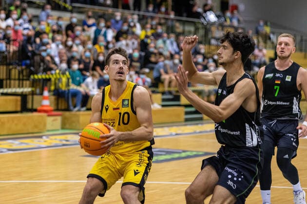 Gianni Otto Tigers Tuebingen, 10 Takiula Fahrensohn Ehingen Urspring, 20 ¨¨¨Tigers Tuebingen vs Ehingen Urspring, 2 basketball, Bundesliga, Pro A, Barmer 2 basketball, test game, season 2021 2022, 10 09 2021, ¨¨ Tigers Tuebingen Ehingen Urspring, Pro A, 2 Bundesliga, Barmer 2 basketball, test game, season 2021 2022, 10 09 2021 Rottenburg am Neckar. Copyright: xNinaxSander xEibnerxPressefotoxIx EP_NSR