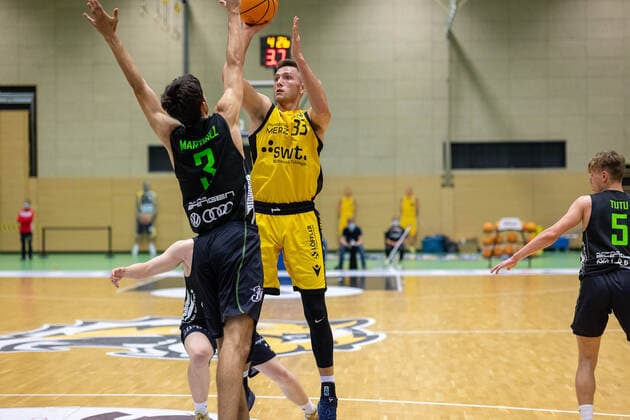 Tim Martinez Ehingen Urspring, 03 Ryan Mikesell Tigers Tuebingen, 33 ¨¨¨Tigers Tuebingen vs Ehingen Urspring, 2 basketball, Bundesliga, Pro A, Barmer 2 basketball, test game, season 2021 2022, 10 09 2021, ¨¨ Tigers Tuebingen Ehingen Urspring, Pro A, 2 Bundesliga, Barmer 2 basketball, test game, season 2021 2022, 10 09 2021 Rottenburg am Neckar. Copyright: xNinaxSander xEibnerxPressefotoxIx EP_NSR